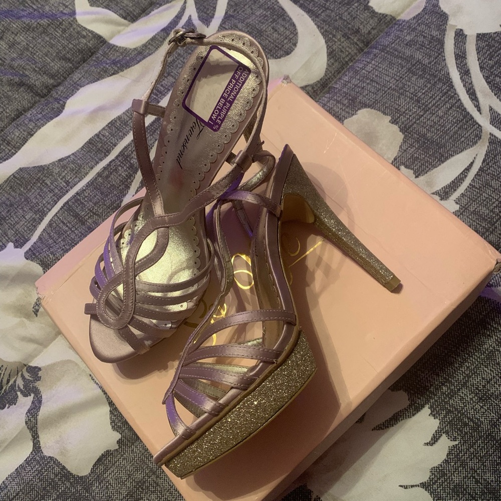 Gold sparkling heels that are gently use 6”